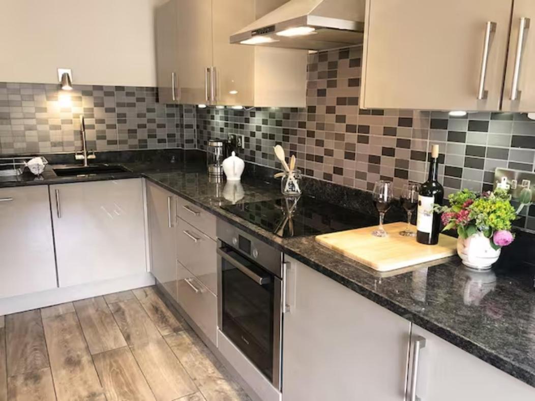 Pass The Keys Old Beams Luxury Style & Comfort In Town Centre Bakewell Bagian luar foto
