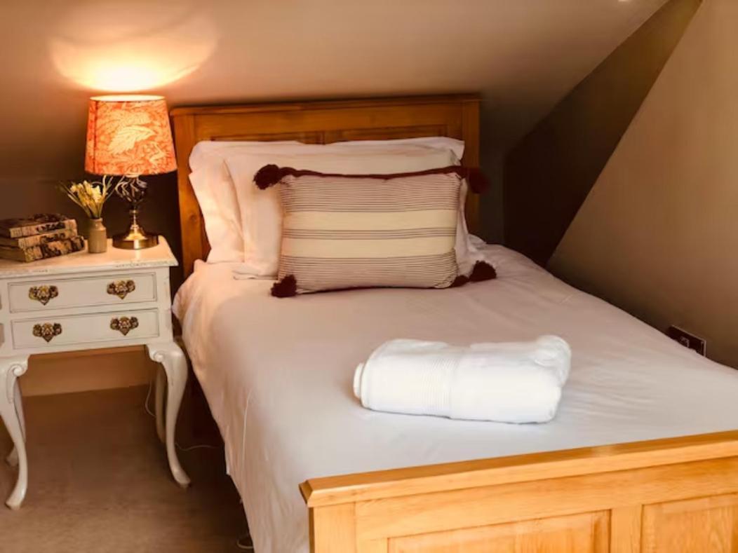Pass The Keys Old Beams Luxury Style & Comfort In Town Centre Bakewell Bagian luar foto